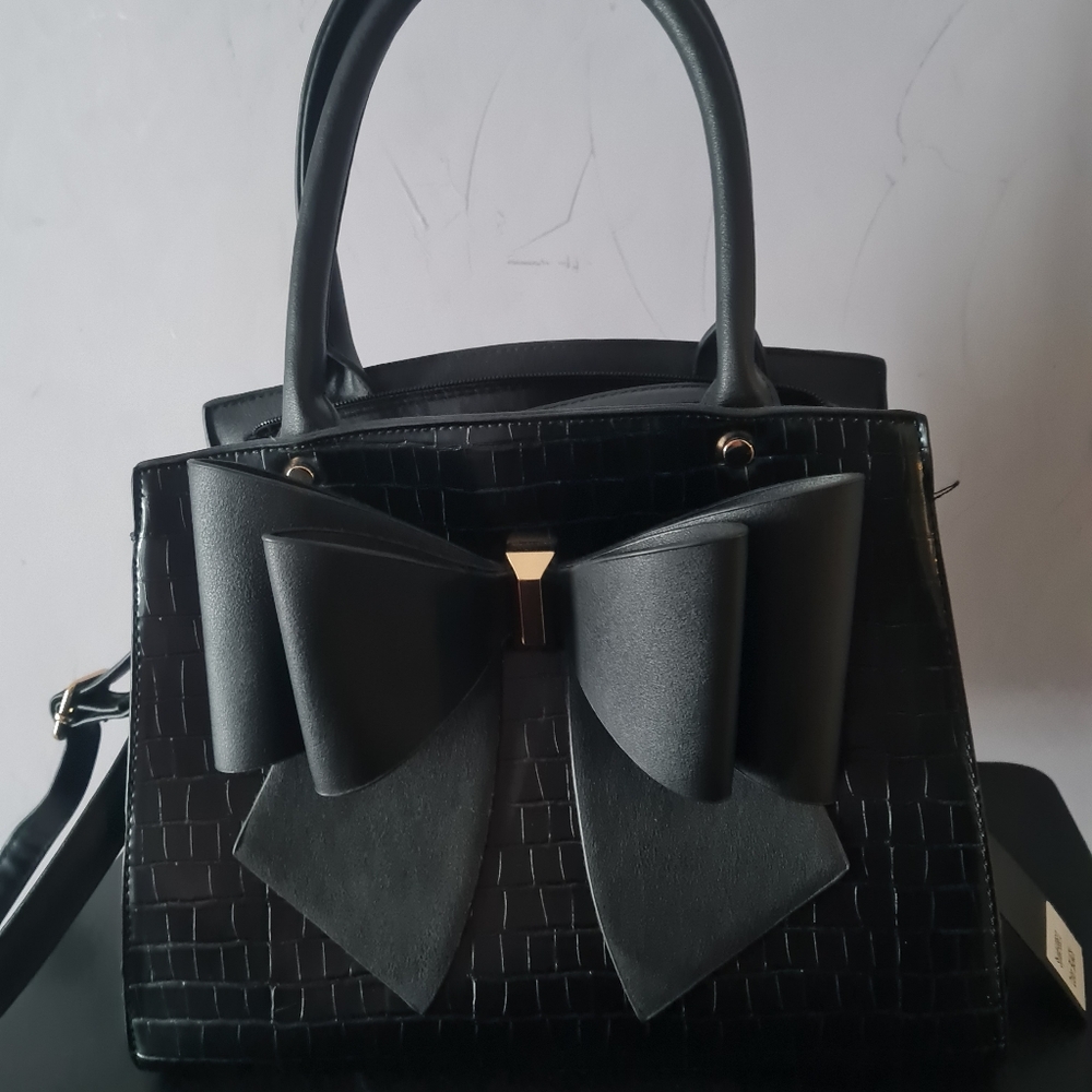 Sleek Black Shoulder Bag with Glossy Geometric Design